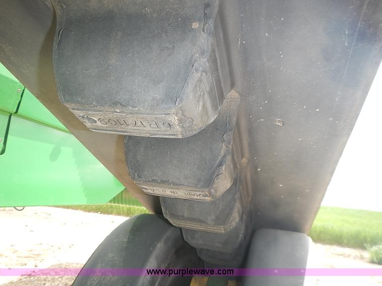 image for item I3664 1997 John Deere 8200T tractor