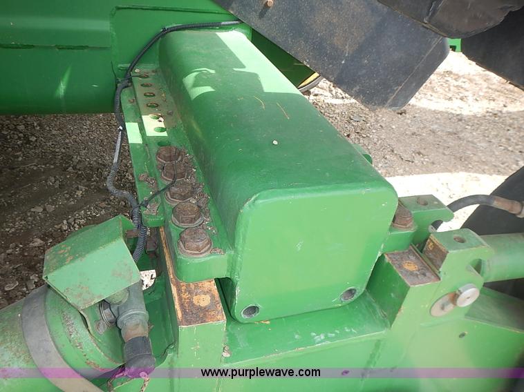 image for item I3664 1997 John Deere 8200T tractor