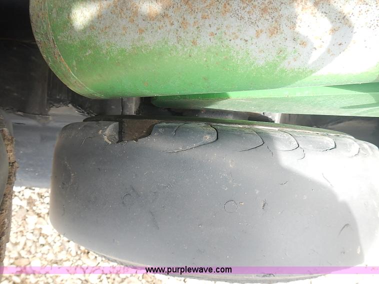 image for item I3664 1997 John Deere 8200T tractor