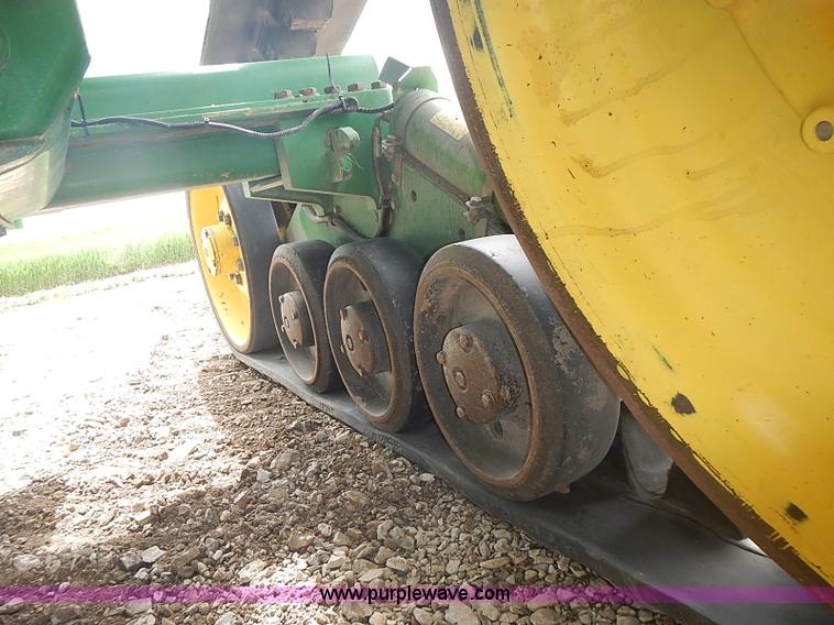 image for item I3664 1997 John Deere 8200T tractor