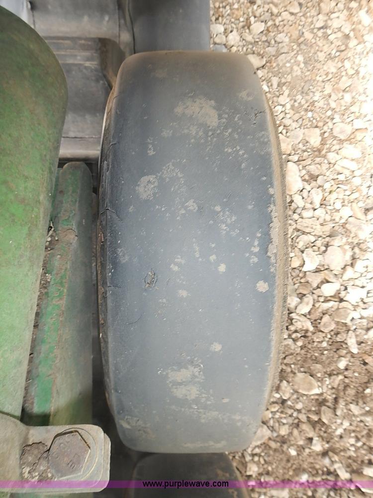 image for item I3664 1997 John Deere 8200T tractor