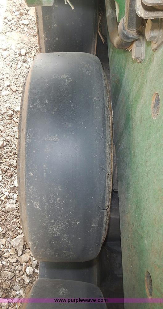 image for item I3664 1997 John Deere 8200T tractor