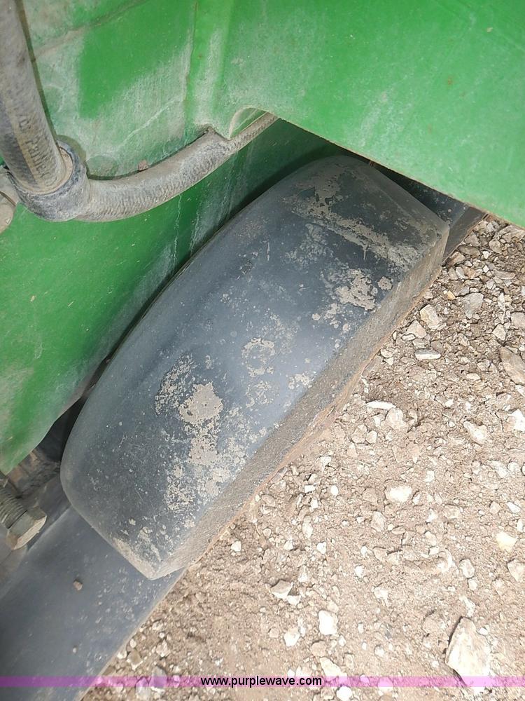 image for item I3664 1997 John Deere 8200T tractor