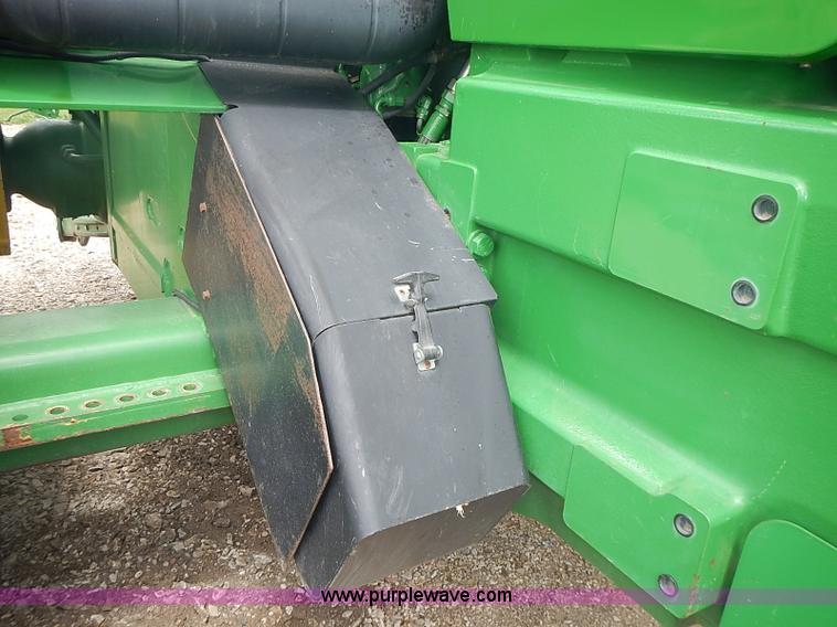 image for item I3664 1997 John Deere 8200T tractor