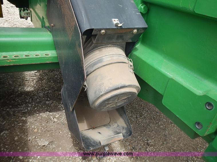 image for item I3664 1997 John Deere 8200T tractor