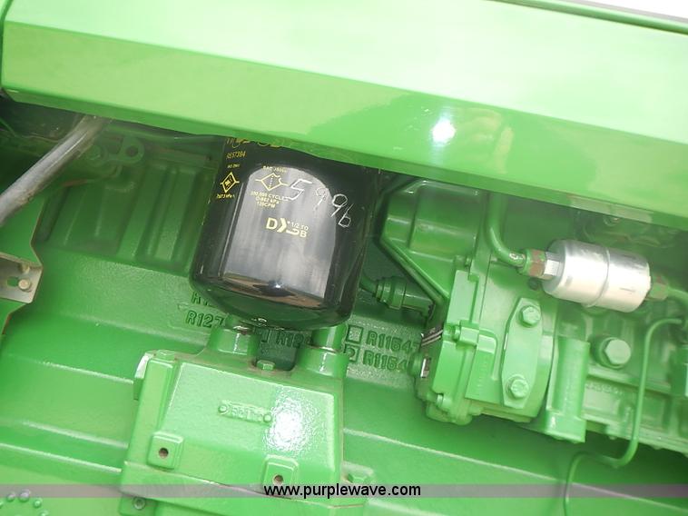 image for item I3664 1997 John Deere 8200T tractor