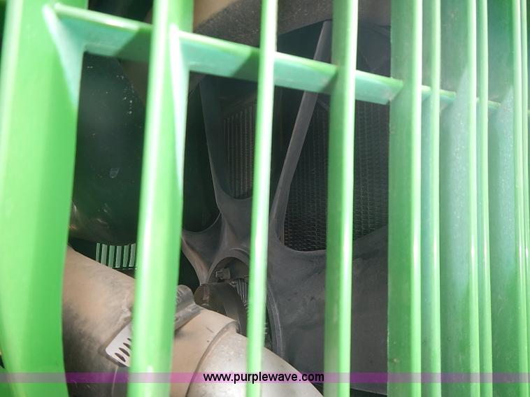 image for item I3664 1997 John Deere 8200T tractor