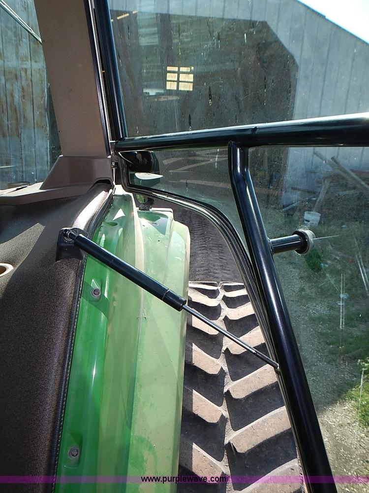 image for item I3664 1997 John Deere 8200T tractor