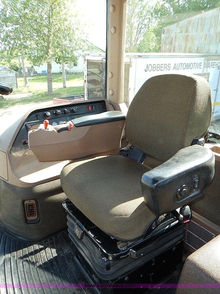 image for item I3664 1997 John Deere 8200T tractor