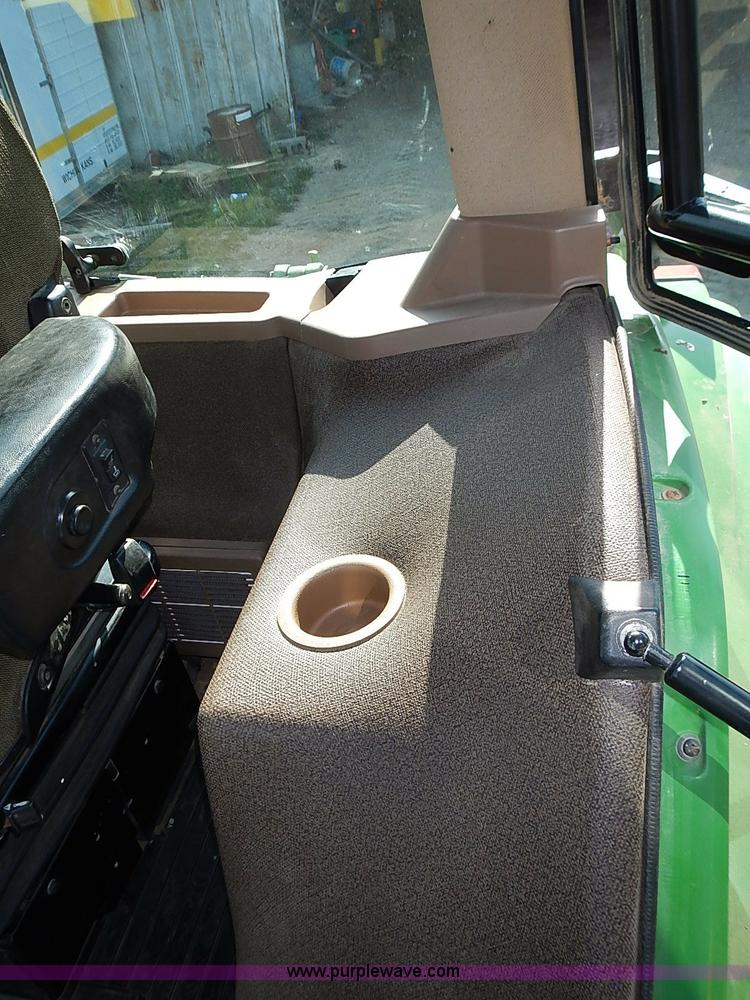 image for item I3664 1997 John Deere 8200T tractor