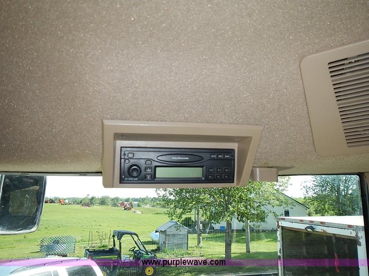 image for item I3664 1997 John Deere 8200T tractor