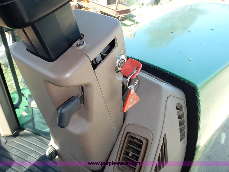 image for item I3664 1997 John Deere 8200T tractor