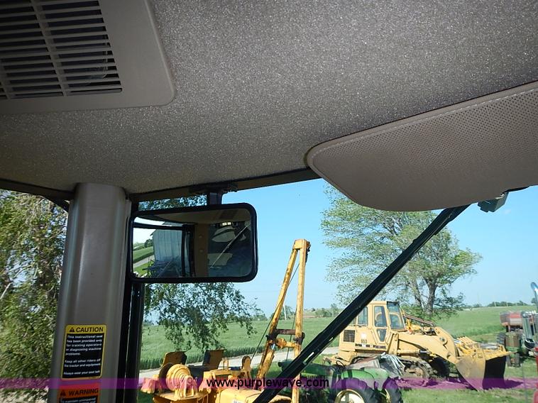 image for item I3664 1997 John Deere 8200T tractor