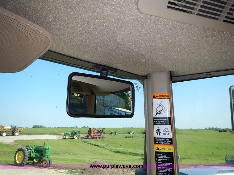 image for item I3664 1997 John Deere 8200T tractor