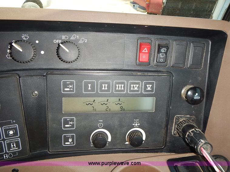 image for item I3664 1997 John Deere 8200T tractor