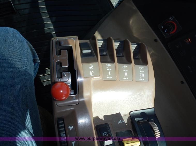 image for item I3664 1997 John Deere 8200T tractor