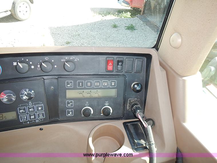 image for item I3664 1997 John Deere 8200T tractor