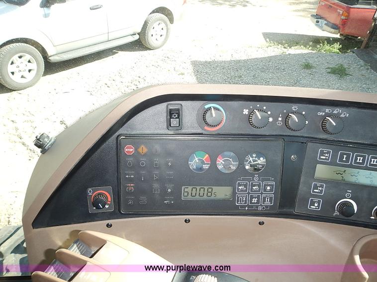 image for item I3664 1997 John Deere 8200T tractor