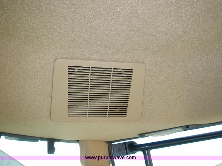 image for item I3664 1997 John Deere 8200T tractor