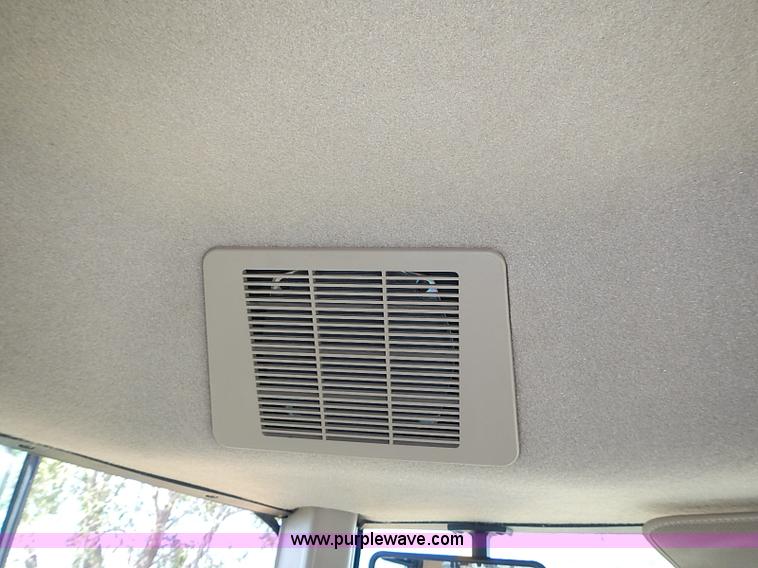 image for item I3664 1997 John Deere 8200T tractor