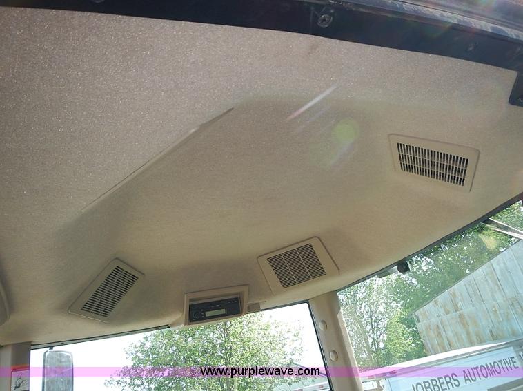 image for item I3664 1997 John Deere 8200T tractor