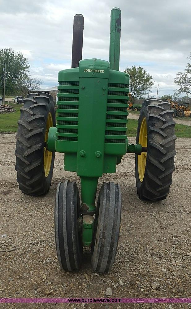 image for item I3665 1947 John Deere G tractor