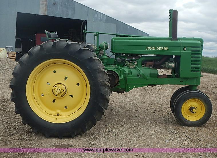 image for item I3665 1947 John Deere G tractor