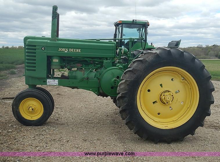 image for item I3665 1947 John Deere G tractor