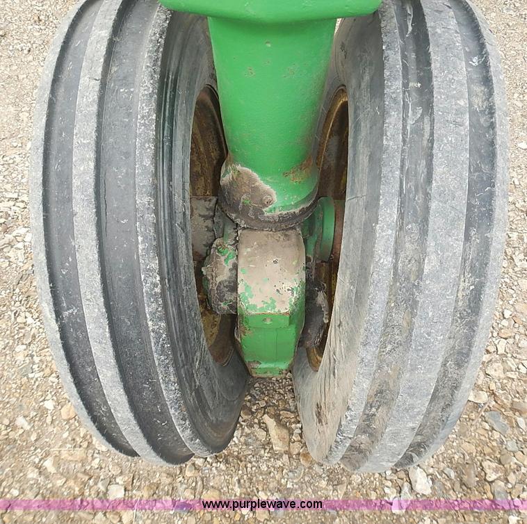 image for item I3665 1947 John Deere G tractor