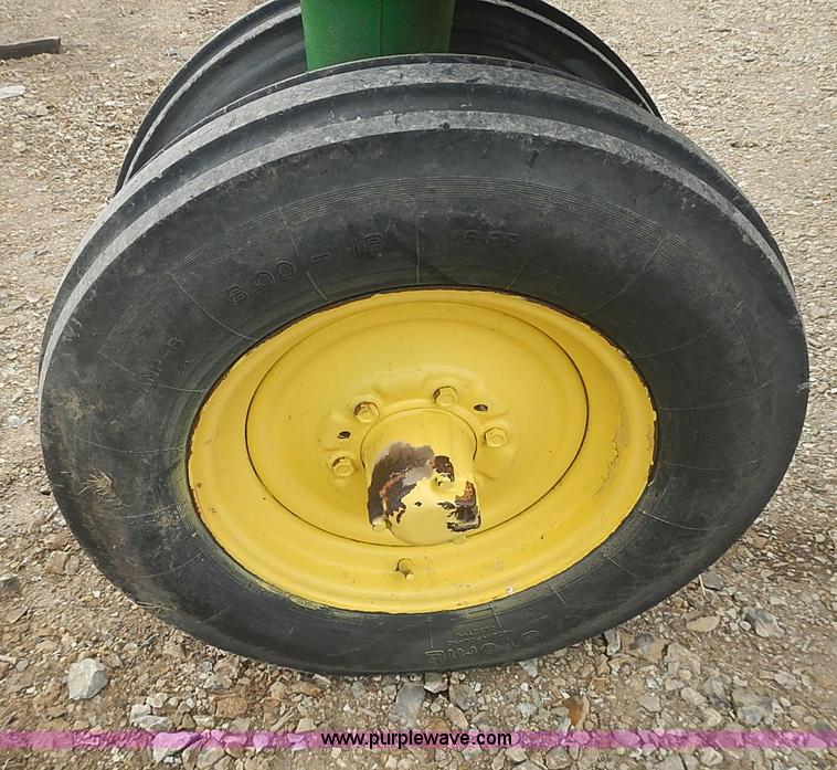 image for item I3665 1947 John Deere G tractor