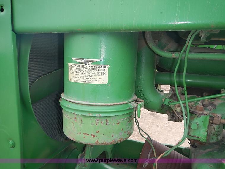 image for item I3665 1947 John Deere G tractor