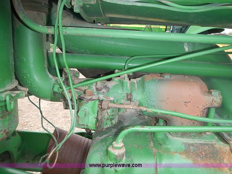 image for item I3665 1947 John Deere G tractor