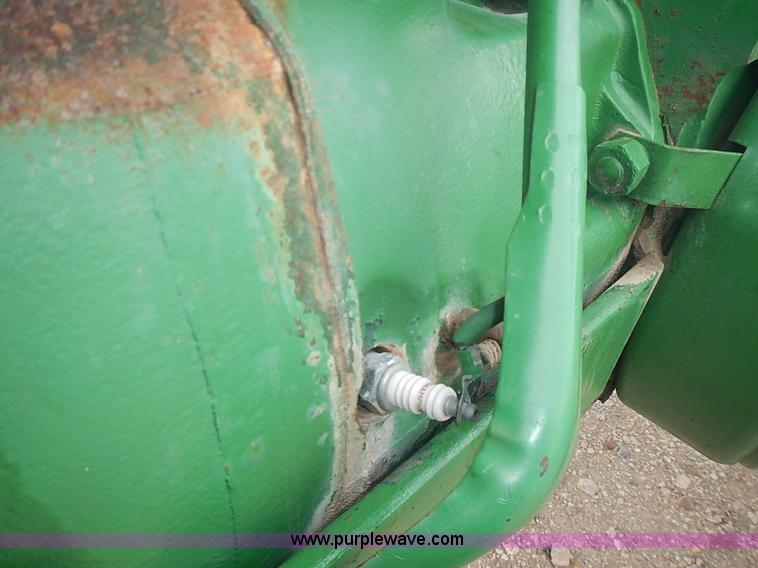 image for item I3665 1947 John Deere G tractor