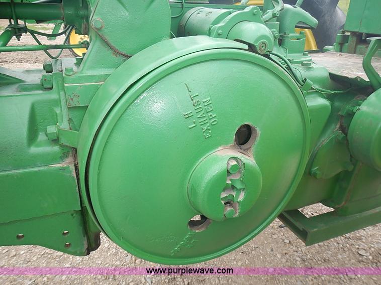 image for item I3665 1947 John Deere G tractor