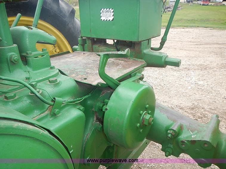image for item I3665 1947 John Deere G tractor