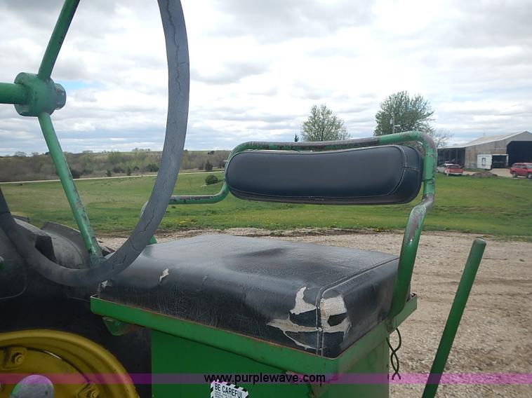 image for item I3665 1947 John Deere G tractor