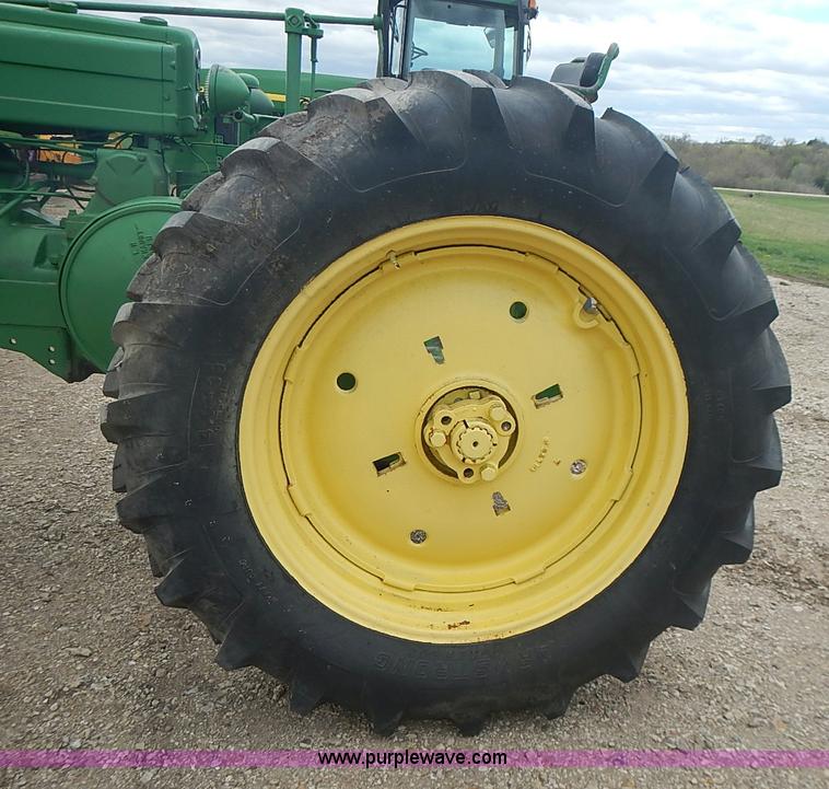 image for item I3665 1947 John Deere G tractor