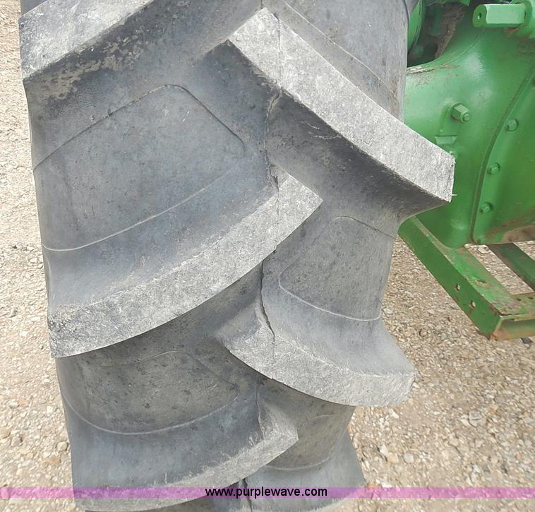 image for item I3665 1947 John Deere G tractor