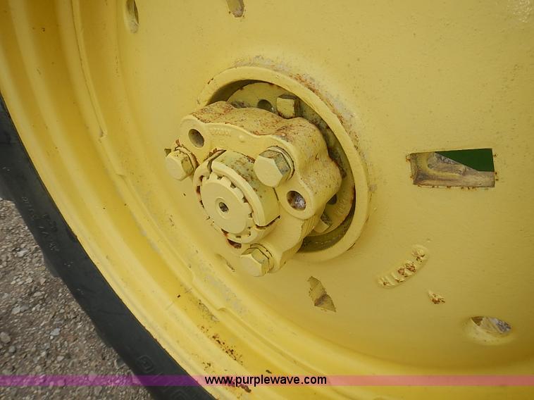 image for item I3665 1947 John Deere G tractor