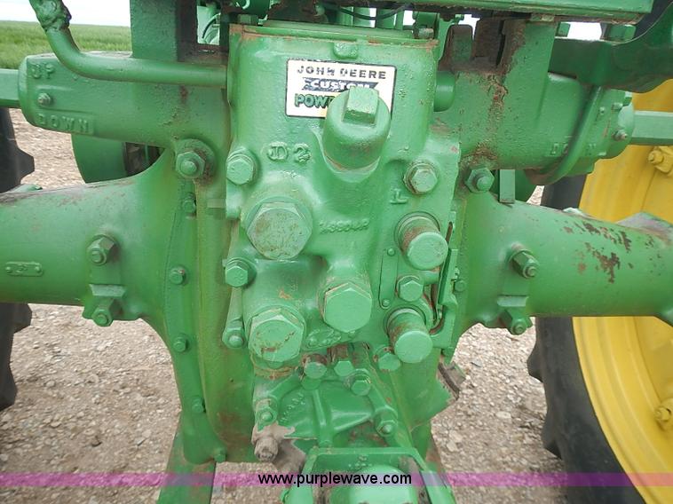 image for item I3665 1947 John Deere G tractor