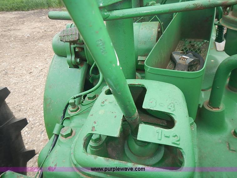 image for item I3665 1947 John Deere G tractor