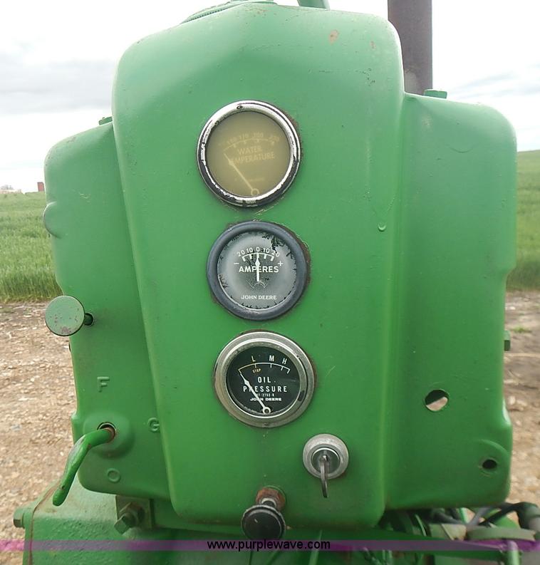 image for item I3665 1947 John Deere G tractor