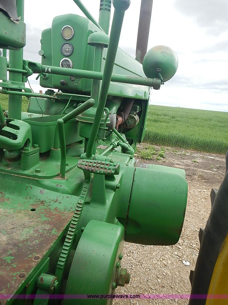 image for item I3665 1947 John Deere G tractor