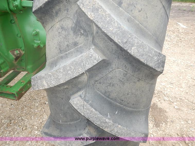 image for item I3665 1947 John Deere G tractor