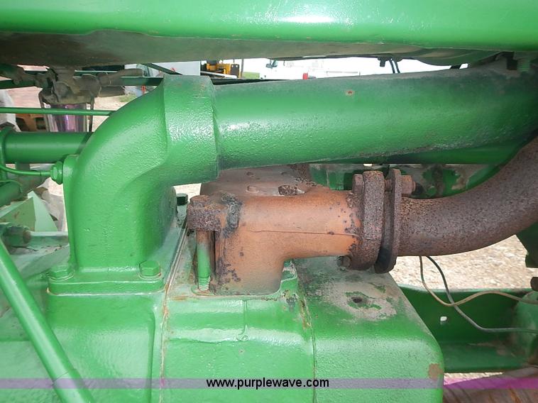 image for item I3665 1947 John Deere G tractor