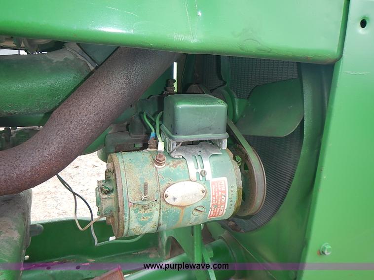 image for item I3665 1947 John Deere G tractor