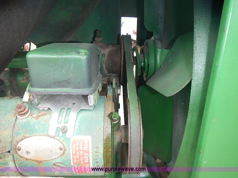 image for item I3665 1947 John Deere G tractor