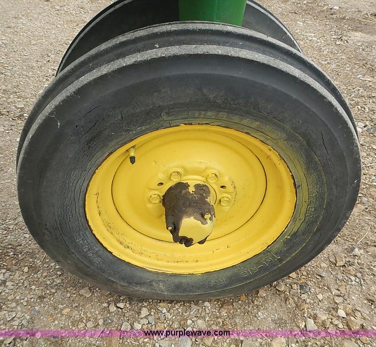 image for item I3665 1947 John Deere G tractor