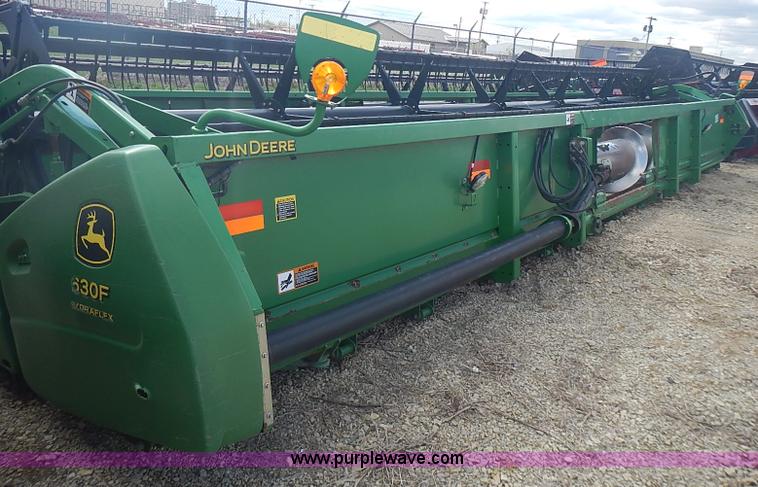 image for item I3671 2004 John Deere 630F Hydraflex platform head