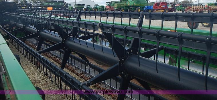 image for item I3671 2004 John Deere 630F Hydraflex platform head